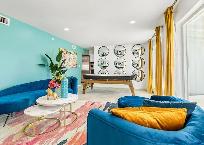 Modern Retreat Minutes From Shopping Dining & Golf *