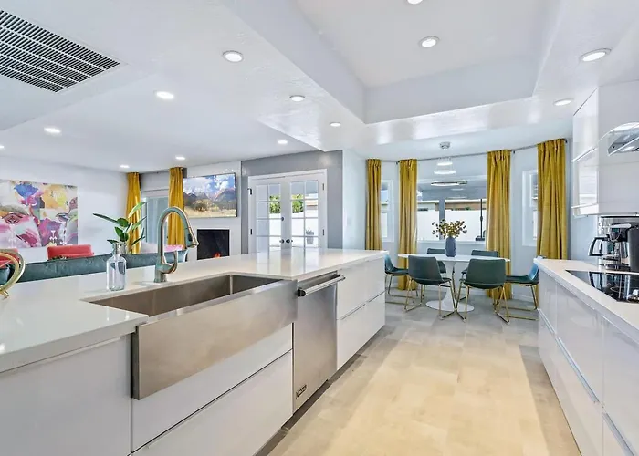Modern Retreat Minutes From Shopping Dining & Golf