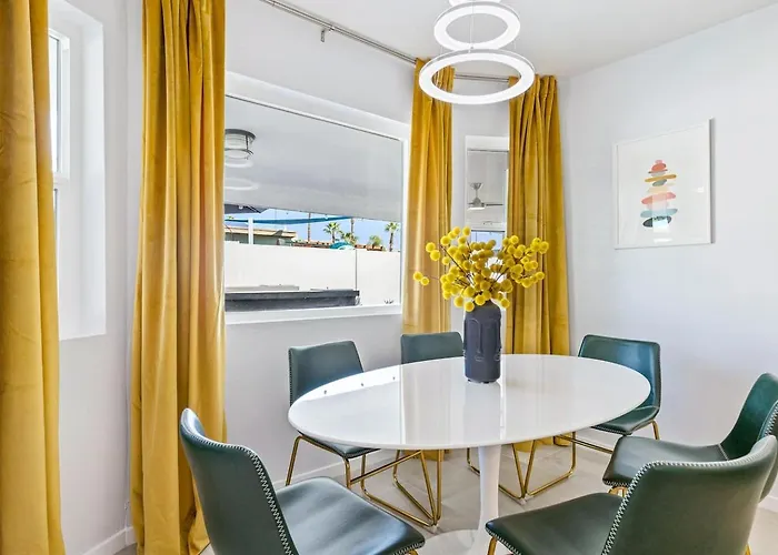 Modern Retreat Minutes From Shopping Dining & Golf * Scottsdale
