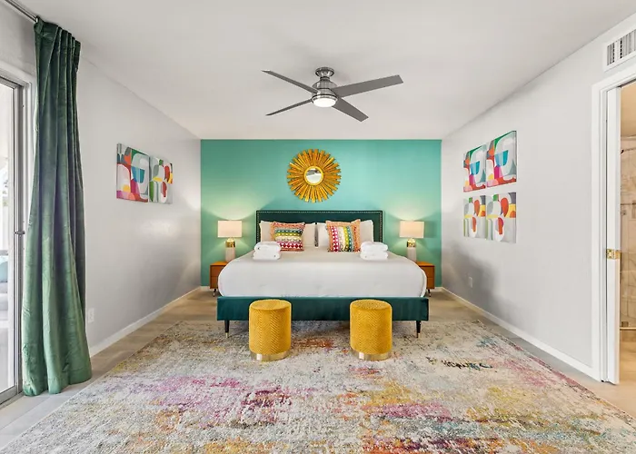 Modern Retreat Minutes From Shopping Dining & Golf *