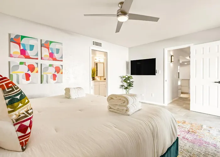 Modern Retreat Minutes From Shopping Dining & Golf Scottsdale