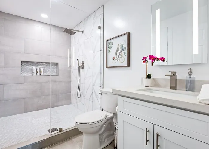 Modern Retreat Minutes From Shopping Dining & Golf Scottsdale