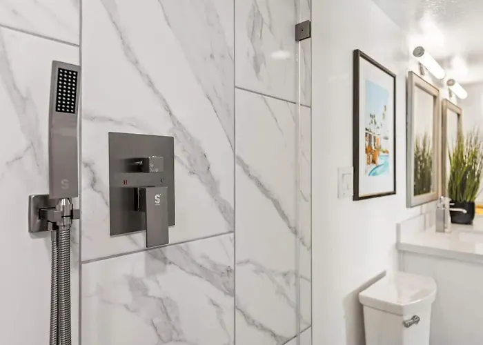 Modern Retreat Minutes From Shopping Dining & Golf Scottsdale