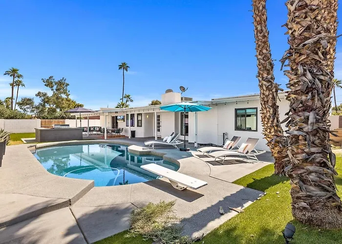 Modern Retreat Minutes From Shopping Dining & Golf