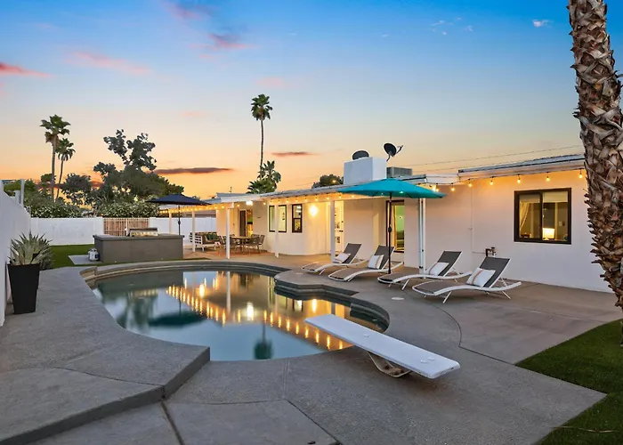 Modern Retreat Minutes From Shopping Dining & Golf Scottsdale