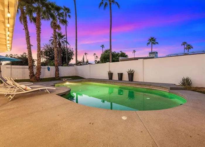 Modern Retreat Minutes From Shopping Dining & Golf